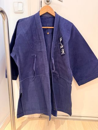Hakama y Keikogi negro