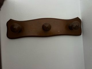 Perchero de madera con 3 ganchos