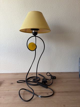 Lámpara de mesa diseño curvo