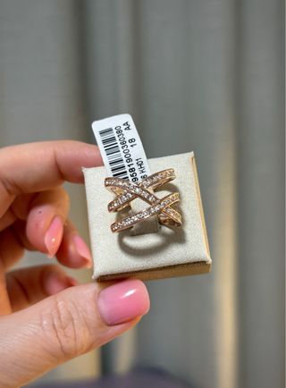 Elegante anillo ancho bañado en oro