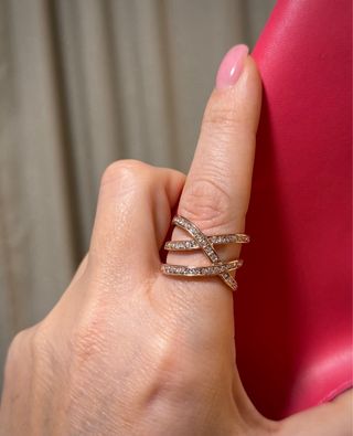 Elegante anillo ancho bañado en oro