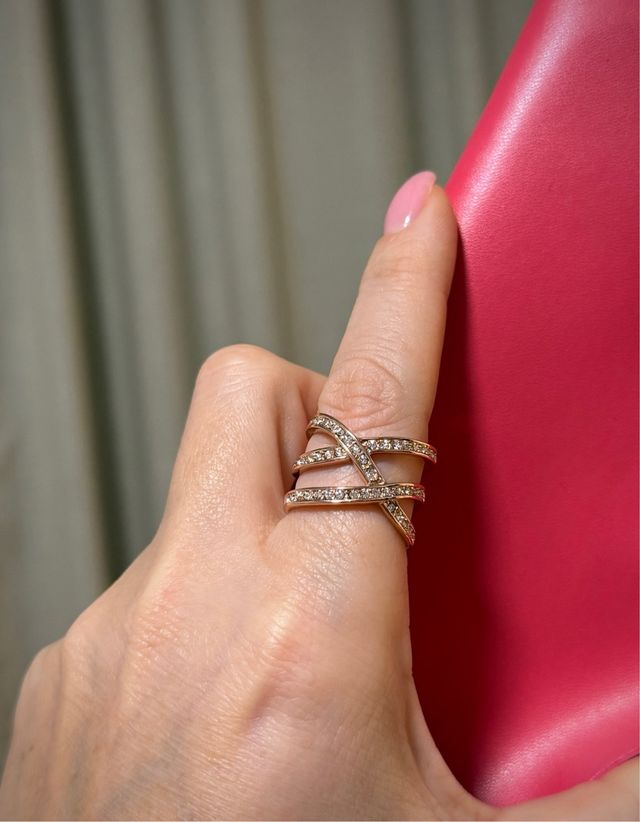 Elegante anillo ancho bañado en oro