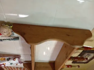 Estantería de madera rústica