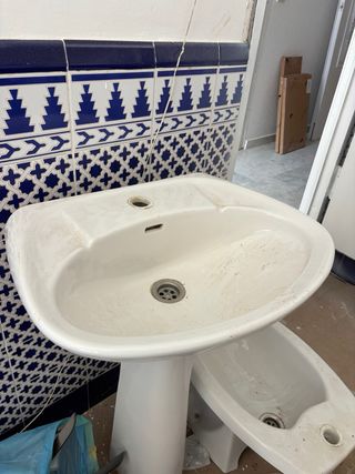 Sanitarios baño WC lavabo y bidé