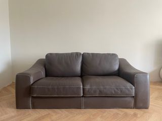 Sofá biplaza piel auténtica casi nuevo. Calidad.