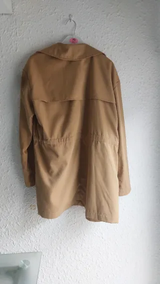 Gabardina Stradivarius Beige Talla S.