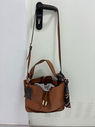 Bolso Zara Marrón con Pañuelo Multicolor