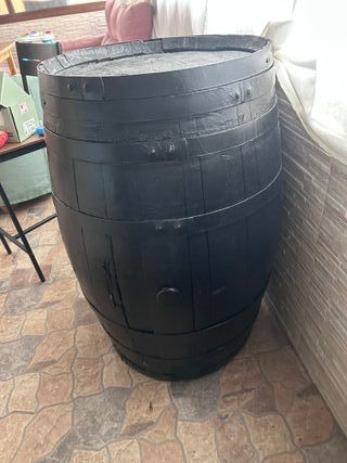 Barril antiguo de bodega