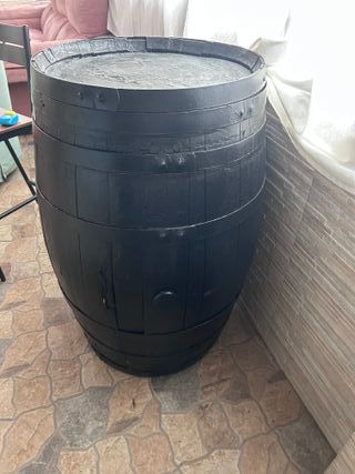 Barril antiguo de bodega