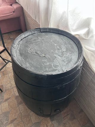 Barril antiguo de bodega