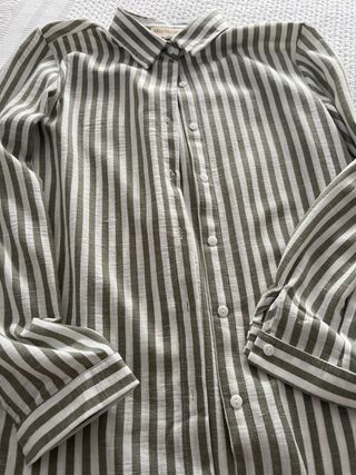 Blusa de rayas verde y blanco