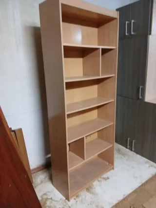 Estantería de madera haya