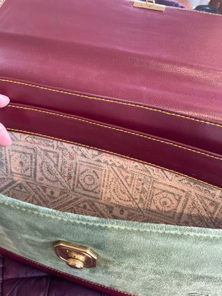 Portadocumentos de piel verde y burdeos