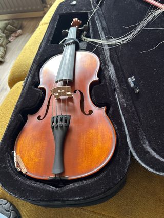Violín con funda y cuerdas de repuesto