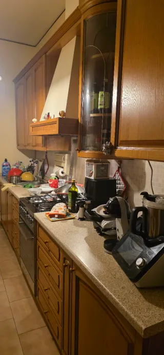 Cucina componibile in legno e metallo