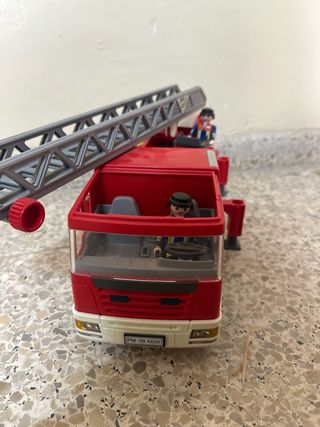 Camión de bomberos Playmobil con escalera