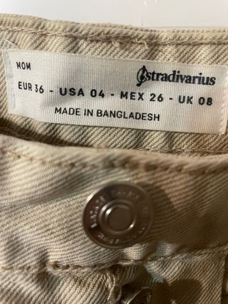 Pantalón Roto Beige Stradivarius