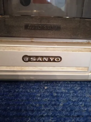 Radiocassette Sanyo M9901K Plata