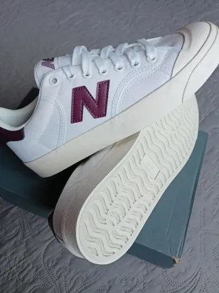 New Balance BB100 talla 40 blanco/granate