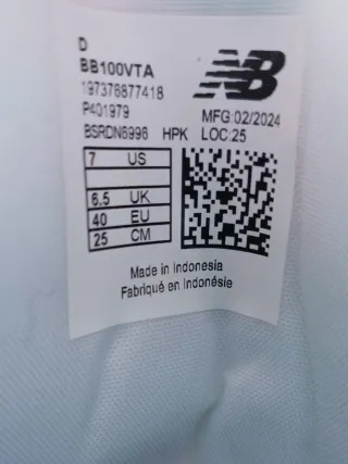 New Balance BB100 talla 40 blanco/granate