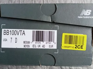 New Balance BB100 talla 40 blanco/granate