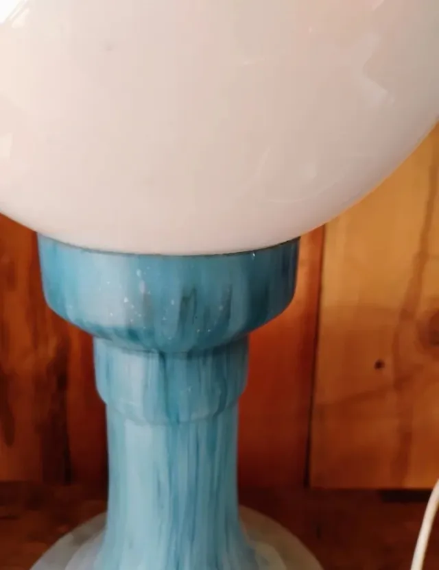 Lámpara de mesa vintage azul y blanco