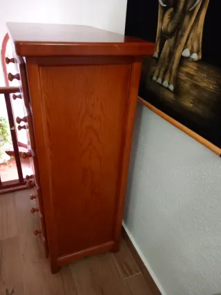 Cómoda de madera de pino