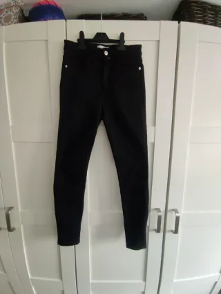 Pantalón vaquero Zara negro talla M