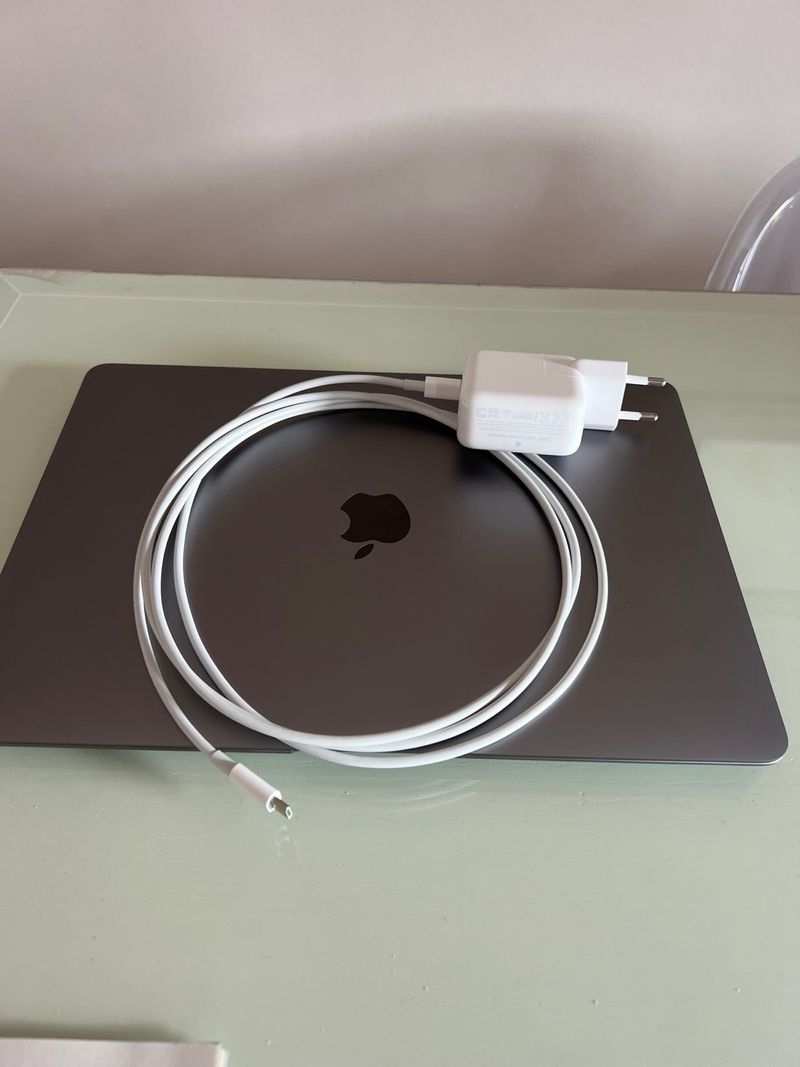 MacBook Air M1 2020 SELLING IN PERSON afbeelding 3