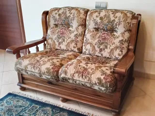 Divano a 2 posti vintage con fiori in legno