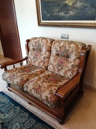 Divano a 2 posti vintage con fiori in legno