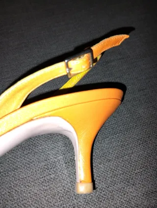 Sandalias tacón Sacha London naranja/amarillo