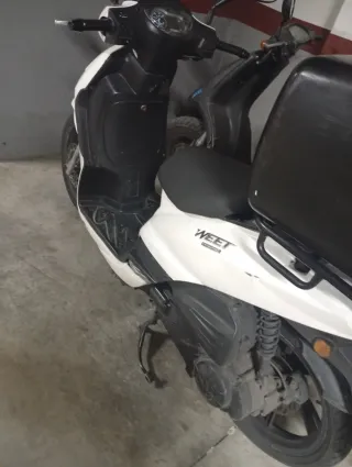 2 Moto Peugeot Tweet 125 Blanca