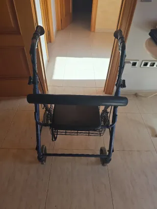 Andador para ancianos con asiento