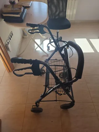 Andador para ancianos con asiento