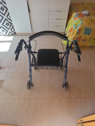 Andador para ancianos con asiento