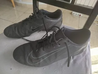 Botas de fútbol Nike negras