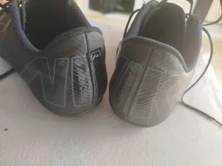 Botas de fútbol Nike negras