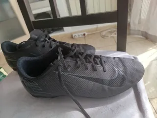 Botas de fútbol Nike negras