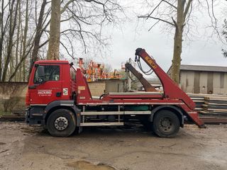 Camión Man porta contenedores (motor roto)