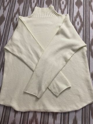 Jersey cuello alto amarillo pastel