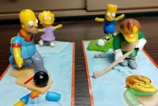 4 personaggi i Simpson 2 sorpresine Kinder