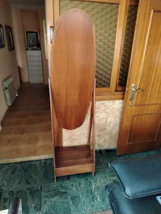 Specchio a figura intera ovale con cassetto