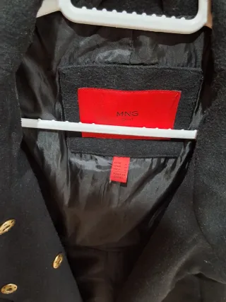 Abrigo negro elegante Mango