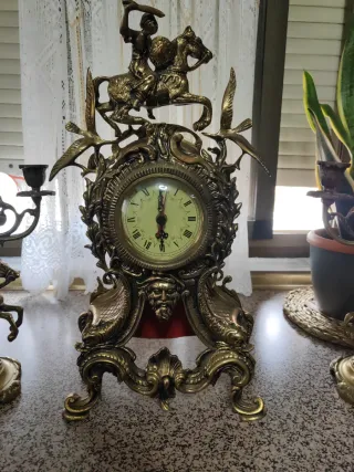 Reloj y Candelabros Bronce