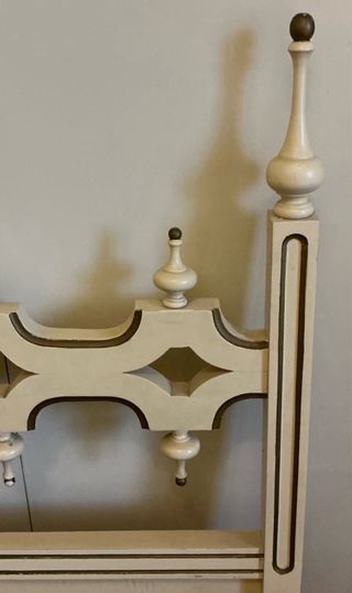 Cabecero de cama vintage blanco y dorado