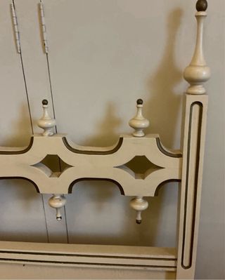 Cabecero de cama vintage blanco y dorado