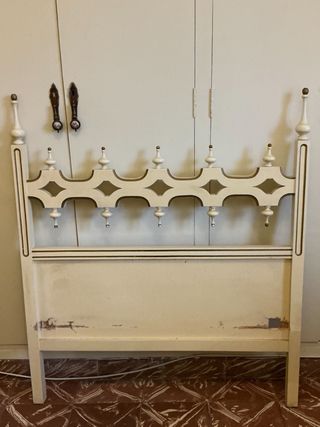 Cabecero de cama vintage blanco y dorado