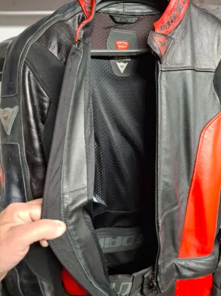 Mono 2 piezas Dainese cuero negro/rojo