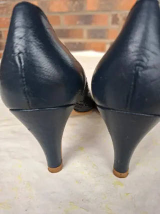 Zapatos de piel con tacon azules